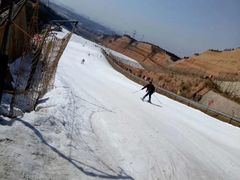 -采薇庄园四季滑雪场