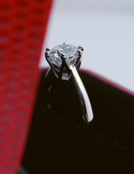 来个侧面-威德钻石-克拉钻大本营(南京东路店)