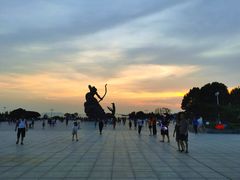 -巴陵广场
