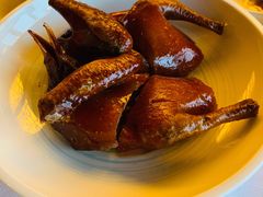 玻璃皮润烧乳鸽皇-富力丽思卡尔顿酒店·丽轩中餐厅