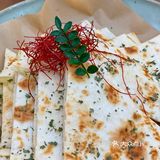 有两层，点了三碗主推意面，一款是黑松露海鲜意面