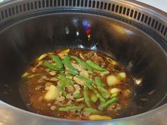 -哈尔滨烧烤·山河村铁锅炖(交大店)