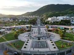 -亚龙湾中心广场