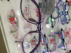 -美式眼镜·授权蔡司.依视路.尼康.豪雅.明月(南翔印象城店)