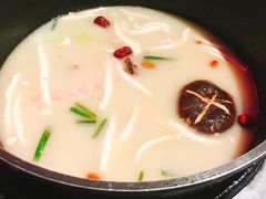 -三人行骨头王火锅(长寿店)