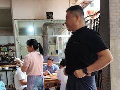 -茅屋大酒店