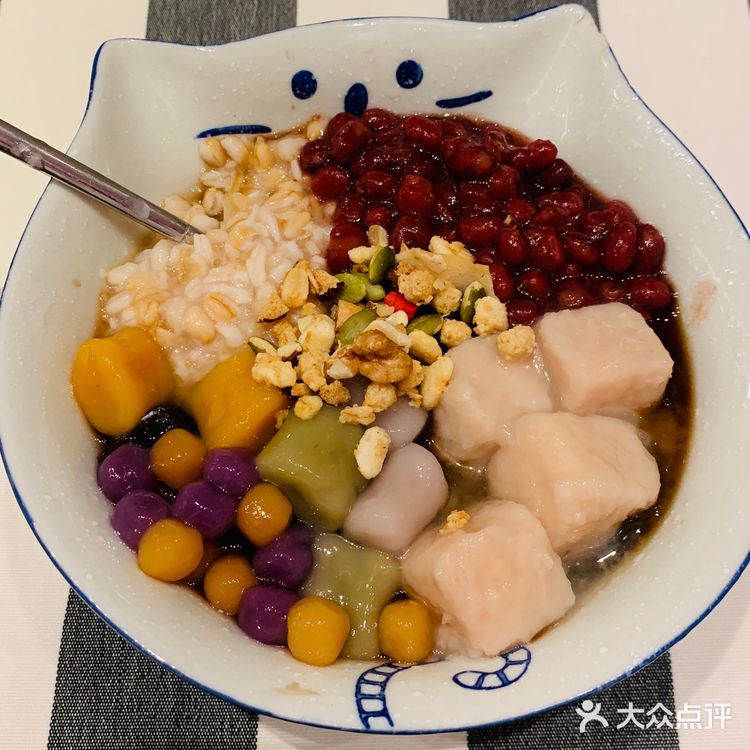 巧妙融合中西餐饮文化的老牌西餐厅—水天堂