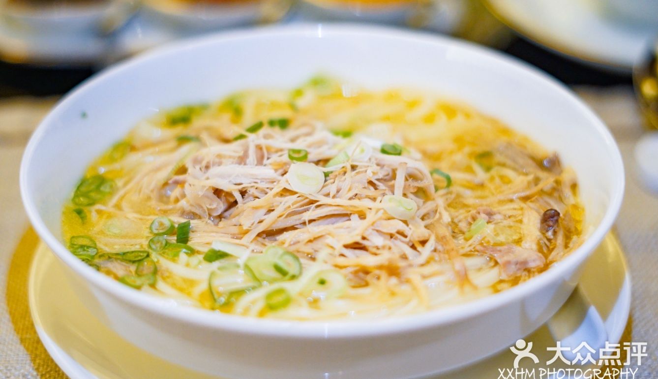 品尝黑珍珠餐厅 打卡最美圣诞糖果屋