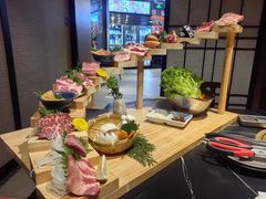 -山川小町·极番烧肉(新地假日广场店)