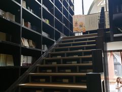 -钟书阁(松江泰晤士小镇店)