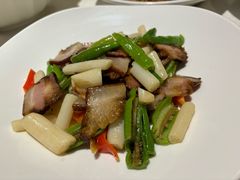 杭椒腊肉炒藕带-上海年代(意式风情街店)