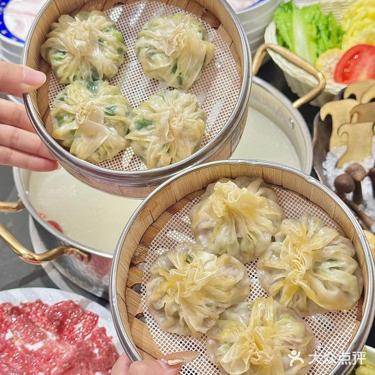 
提前过春节🥳🧨一边看舞狮一边吃年饭呀