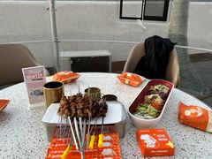 -小董哥烤串·爆汁大油边(故宫店)