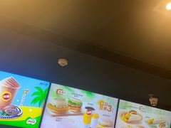 -麦当劳(上海虹桥站30B检票口楼上)