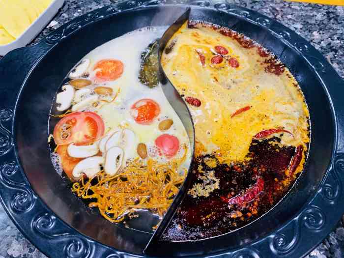 重庆二娃老火锅(夫子庙店)-"南京第一吃下了飞机就赶往酒店 在酒店附.