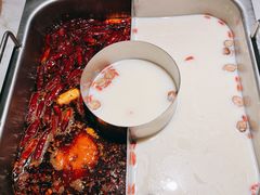 -尚尚仙·酸汤猪手·猪肚鸡火锅(华联万柳购物中心店)