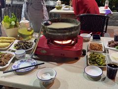 -墨脱石锅椰子鸡•香草鸭•东山羊(大东海店)