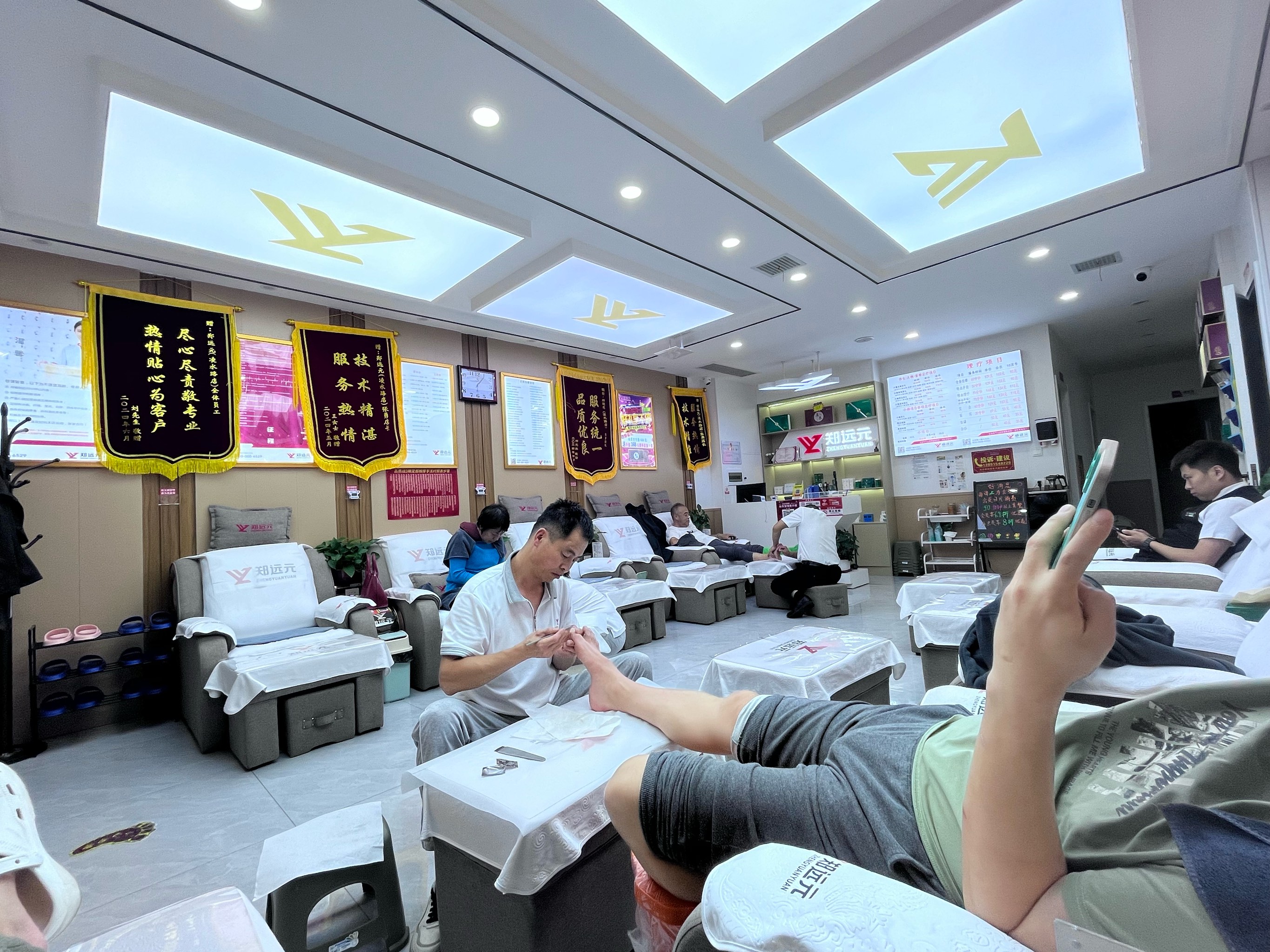 足疗店一般会修脚吗