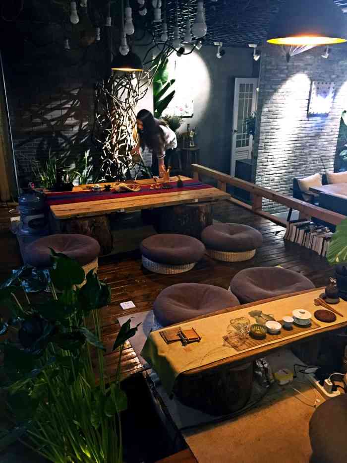 喝茶聊天的地方,老板娘人不错.