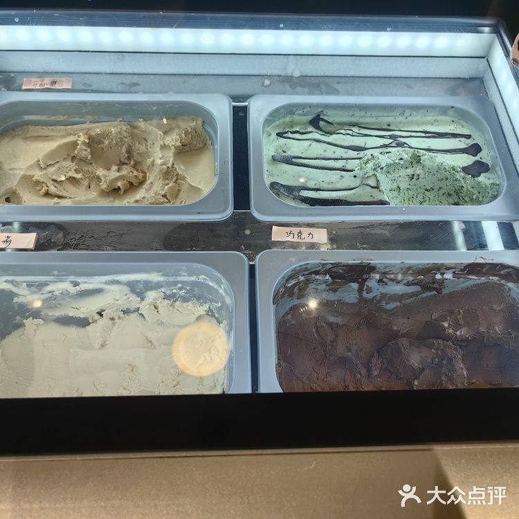 和我在夜晚的城山路走一走,在薄荷味的夏天尾巴回忆这个夏天的甜