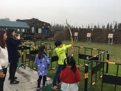-田园东方蜜桃村的田野营地