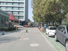 -上海夏阳湖皇冠假日酒店-停车场