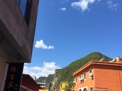 -百里峡七彩艺术小镇