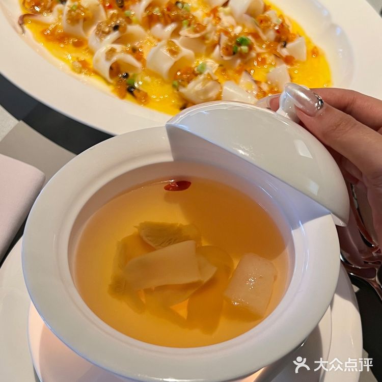 天目里附近的餐饮终于卷起来了. 在天目里外围的大楼里