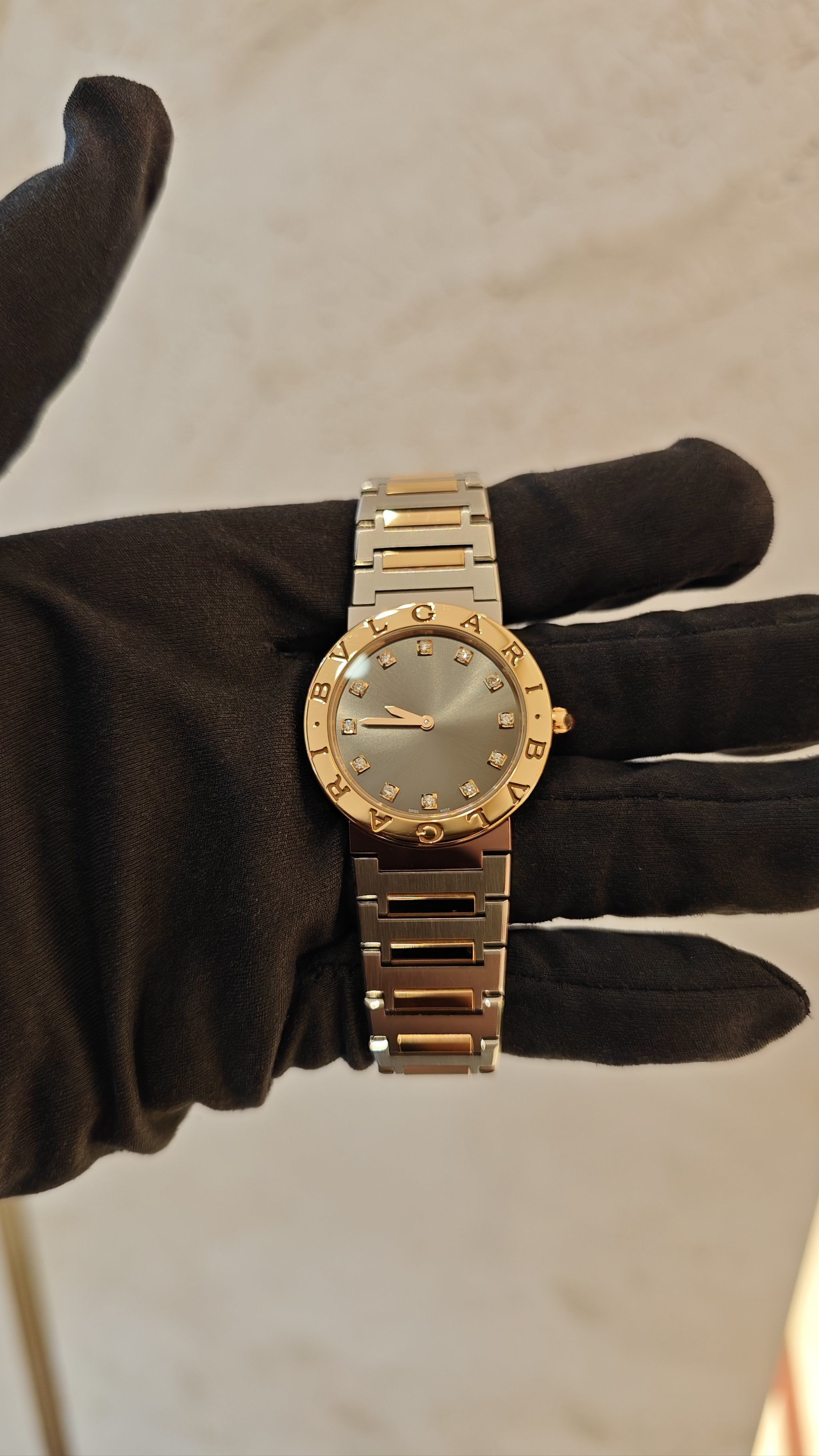 宝格丽宝格丽系列腕表,表圈镶嵌了两个宝格