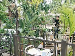 -茅草房·河畔园林火锅
