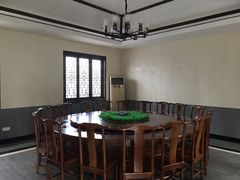 包厢-周老三跷脚牛肉·全牛火锅(非遗传承店)