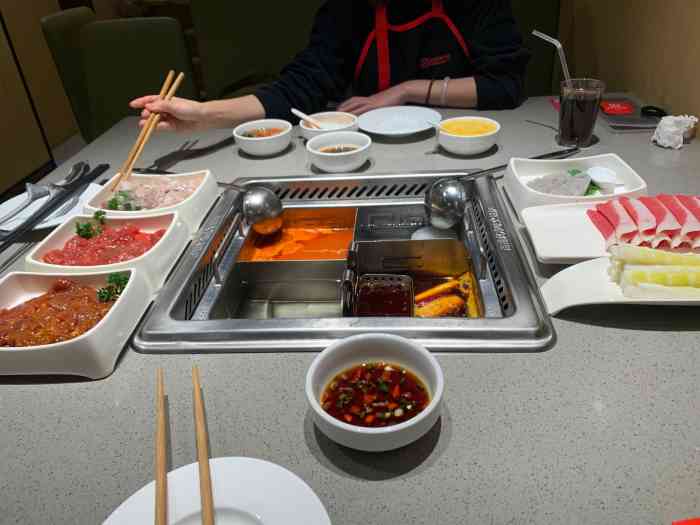 海底捞火锅(汇一城店)-"至少提前一个半小时取号,现场等位期间有零.