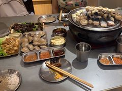 -围炉肉舍•炭烤活鳗•丹东海鲜烤肉(步行街店)