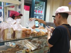 面包甜点陈列柜-上海哈尔滨食品厂(淮海中路店)