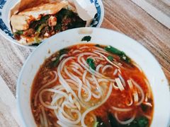 麻辣米线-老字号杨坡红油米线腊汁肉夹馍(东四道巷店)