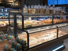 面包甜点陈列柜-罗莎蛋糕(魔法师司门口店)