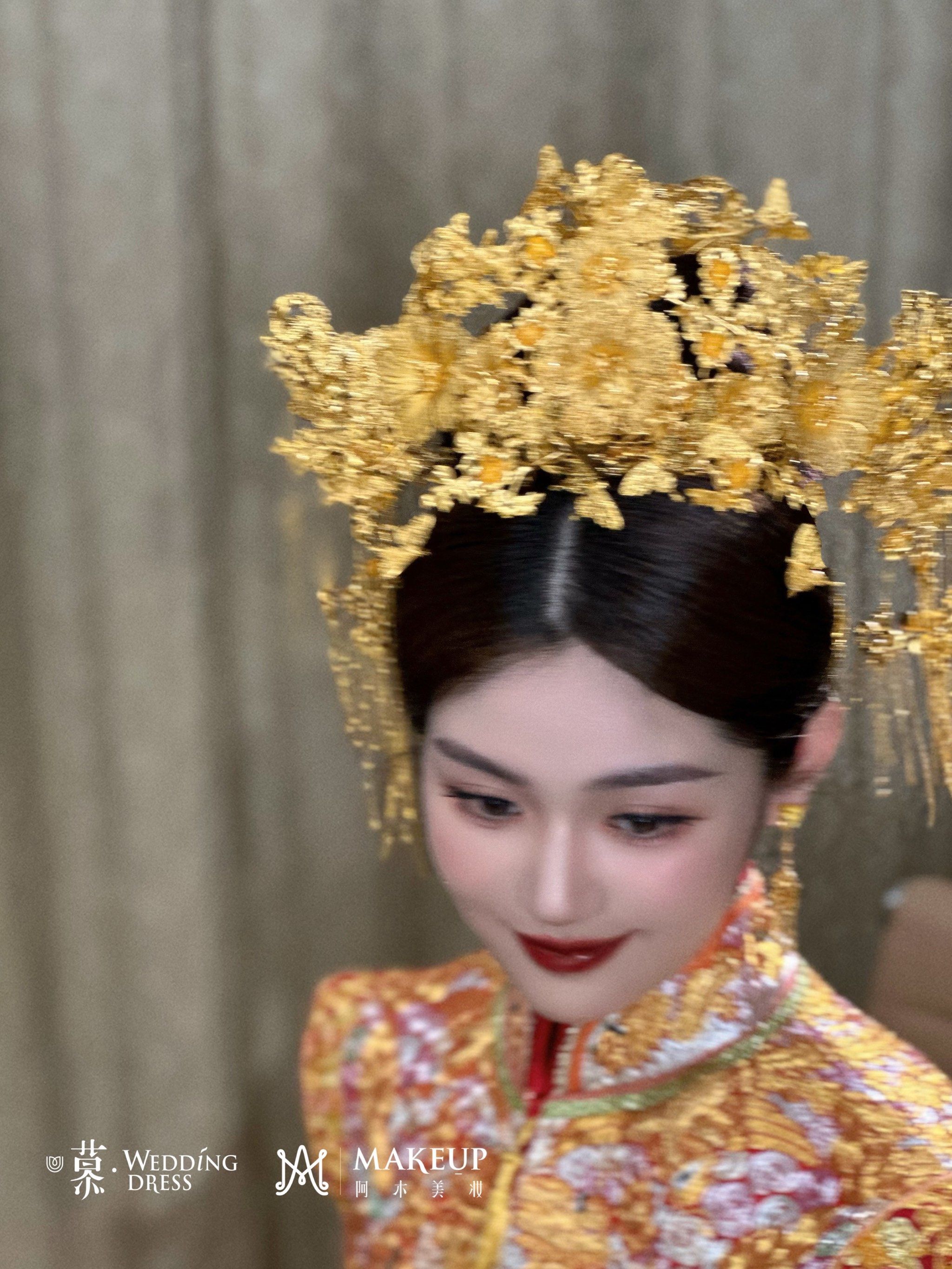 阿木·美妆#价值百万的纯金凤冠
把一百多万戴在头上是什么体验