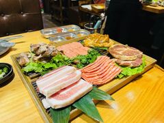 经典五花肉-极简·炭火烤肉主题餐厅·龙虾烧烤·烤羊排(宝龙店)