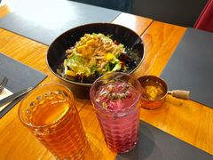 藜麦烟熏鸡胸沙拉配百香果油醋汁-鼎鼎西餐厅