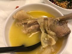 -鲜入围煮花胶鸡海鲜火锅