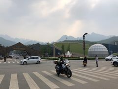 -百里峡七彩艺术小镇