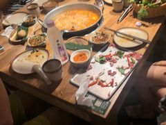 -野山舂·贵州现舂酸汤火锅(鸿通城店)