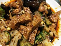 -六福烧烤酒馆(秦隆步行街店)