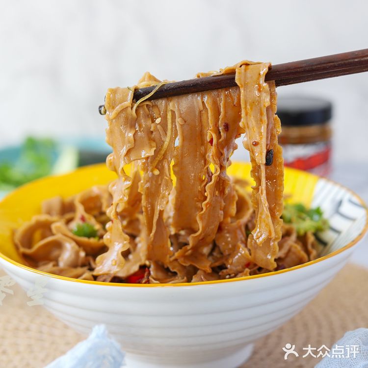 牛肉酱拌刀削面,超简单一人食