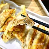 杭州美食｜蛮不讲理的香脆！一口爆汁的鲜肉锅贴