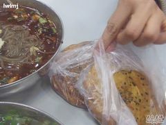 肥肠粉+锅盔-青石桥老瓦房肥肠粉总店(青石桥总店)