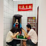 【发达冰室】是被门口的TVB采访台吸引的，装修走的还