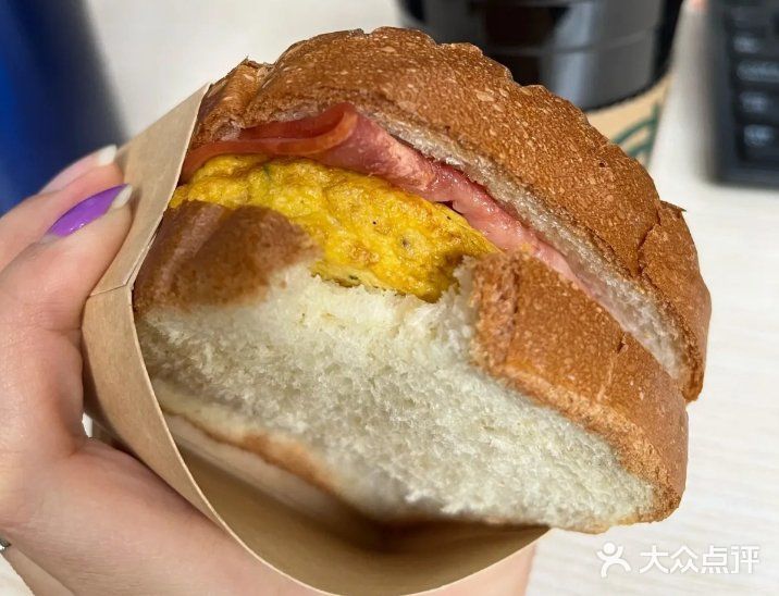 星巴克(杭州桐庐立山国际店)火腿芝士爆浆蛋三明治图片