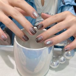 -花岐款式专研健康美甲沙龙