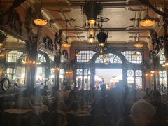 -Majestic Café